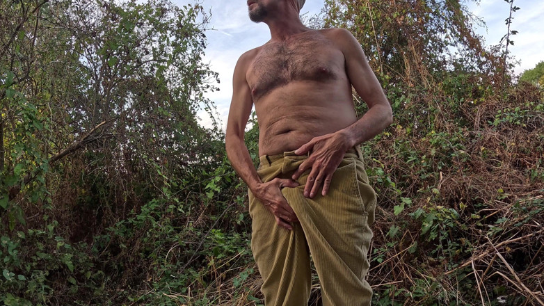 Rockardglans: Pissing, Cumming and Pissing Again in the Woods, Soaking Chest...