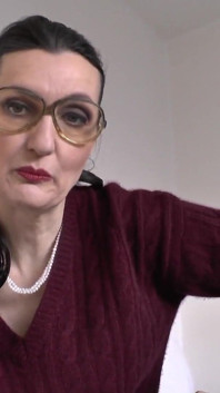 Striktní šukání upnutých čichových děr, páchnoucí kýčovitá chodidla, JOI, POV Lady Victoria Valente