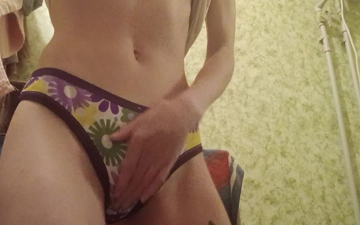 Lesbian-candys: 我自慰并射在我的内裤里