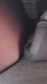 Je baise vraiment sa femme par le cul, elle sent ma bite
