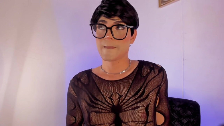 KenPrince: Femboy Ken อ่อนน้อมถ่อมตนดอกทองเต้นรําขอไก่