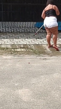 Nachbarin rief mich an und gab mir wasser