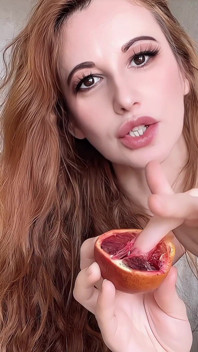 Вкусный оранжевый отсос - игривые языковая уловка и сочная беспорядок!