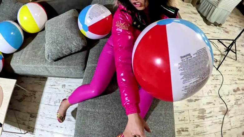 MilfyCalla: Fetish bola pantai tante dominan downjacket pink downjacket. Sepong kontol,...