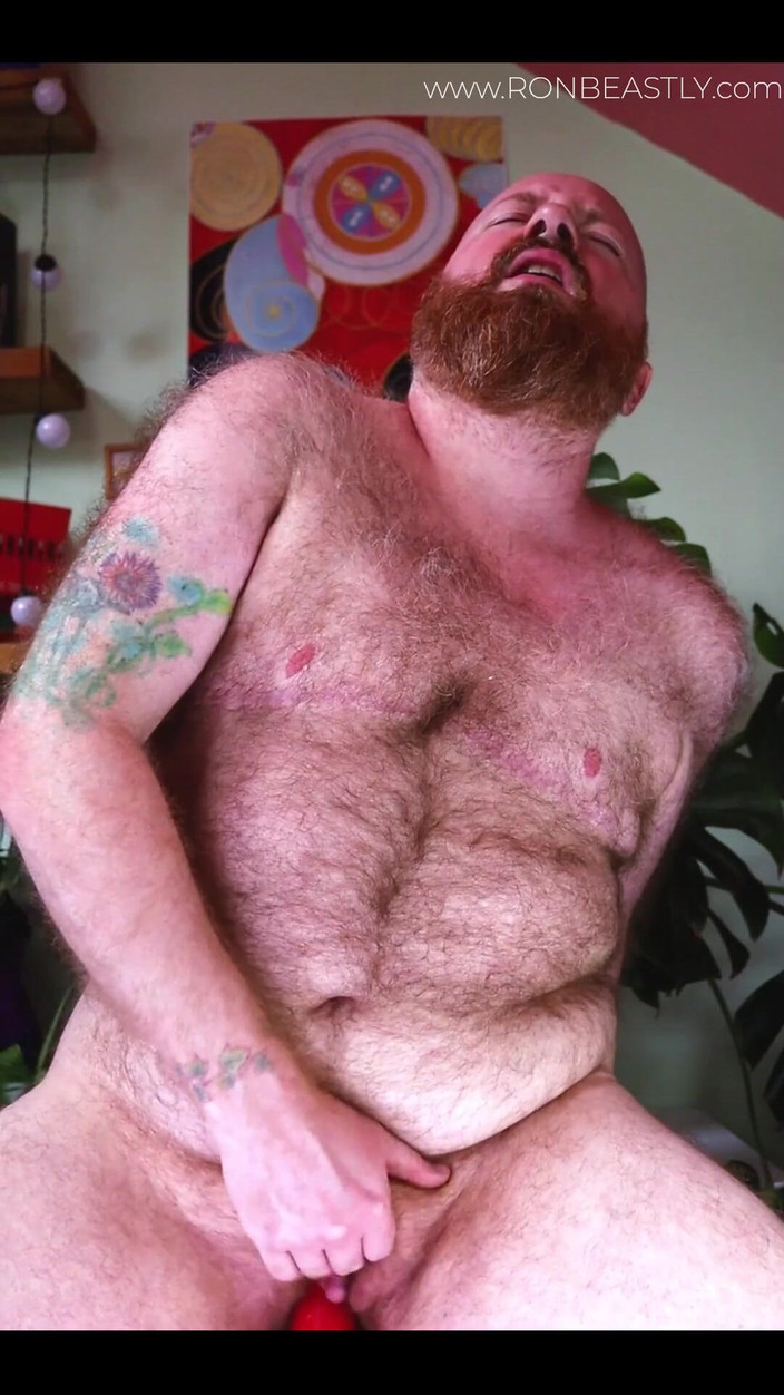 RonBeastlyFTM: Hårig Ftm rider en stoldildo