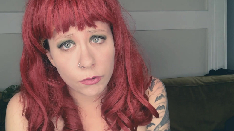 Deanna deadly: Ivys tease and poison kiss for POV superhero