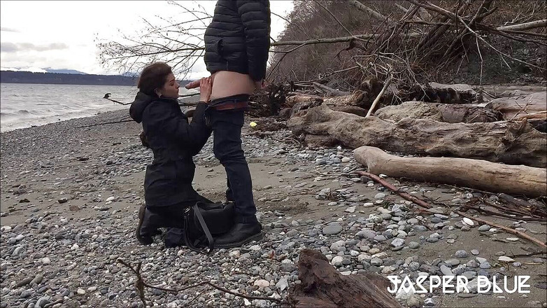 Jasper Blue: Blowjob di pantai hujan hari