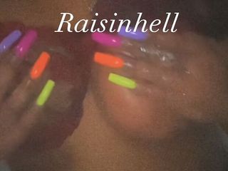 Raisin hell: Duże cycki pod prysznicem