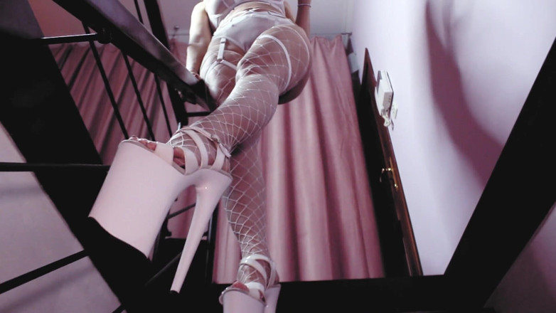 Eva Latexxx: Stăpâna Eva Latex cu tocuri înalte zeiță blondă fierbinte