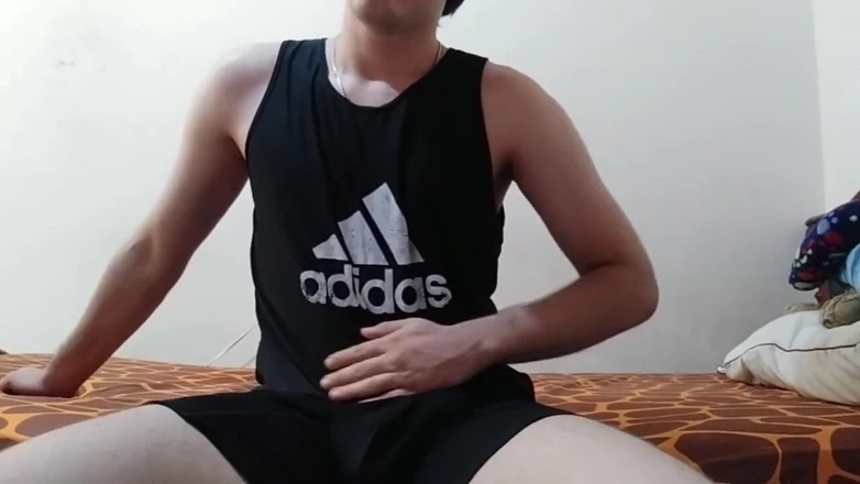 Leo J: Athletic Latino Guy Jerks off Until He Cum