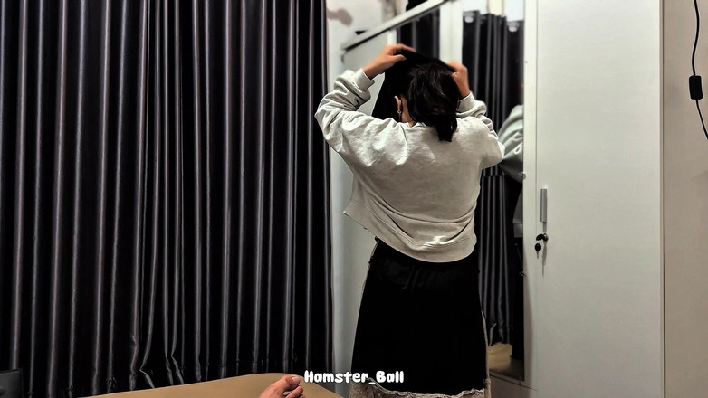 Hamster_Ball: 对着我的大鸡巴感到震惊的继妹