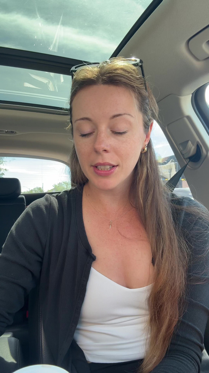 Nadia Foxx: Сентябрь Starbucks Drive через сытный оргазм!