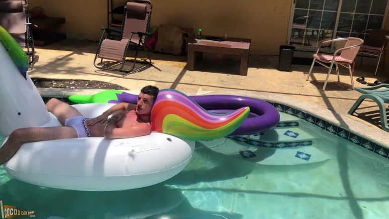 CocoDorm: Gio Valentine - Summer Sun Solo