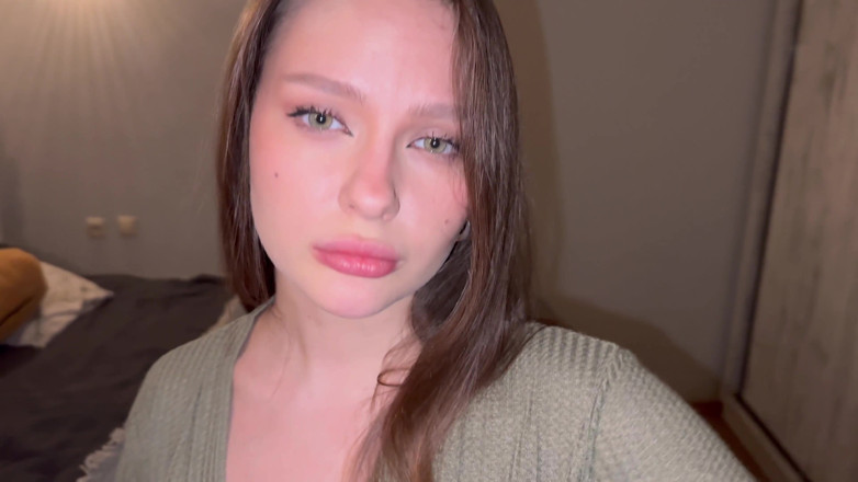 Alexa Poshspicy: Mama vitregă CU VEDERE LA PERSOANA 1: Știu că nu este prima...