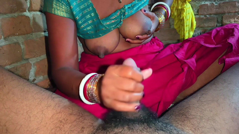 Sumang studio: Indian desi Village Suman Bhabhi Ne Bhaiya Ke Lund Pe țâțe...