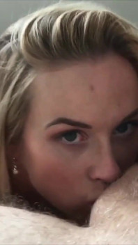 Eurosexdiary - une Européenne blonde se fait baiser après son réveil