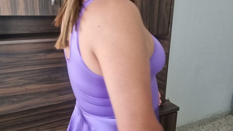 Only bras: Vestido apertado de líder de torcida, sem sutiã, peitos sensuais...