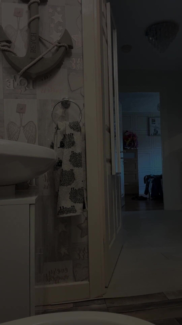 Kadu: Zakar semula jadi yang belum disunat kencing pada waktu pagi