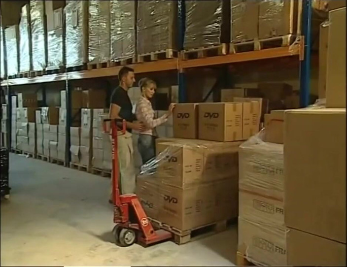 Vintage megastore: mit bestem freund zertrümmern