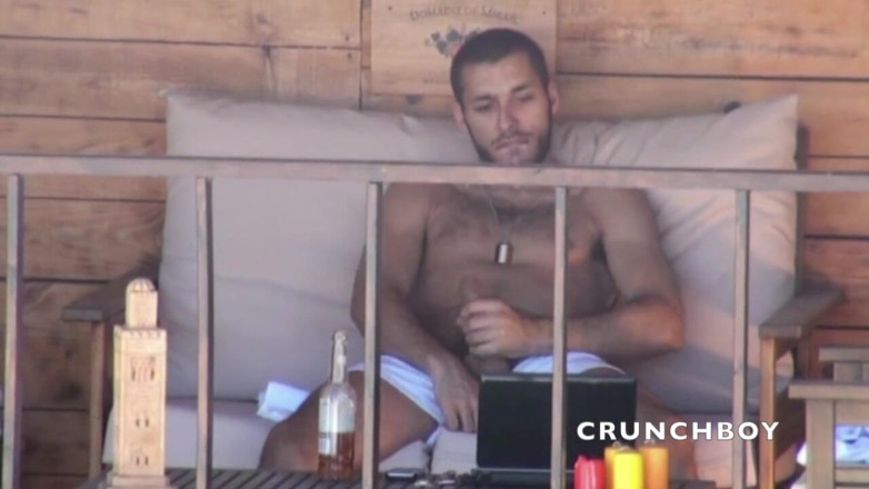 STRAIGHT BOY CURIOUS: Urso árabe straigth mostra seu enorme cokc em exhib ao ar...