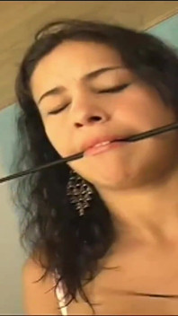 Büyük memeli harika götlü Brezilyalı samba model meme acımasız meme ucunu sikiyor ve deniz cezası ve ateşli mum ağdası