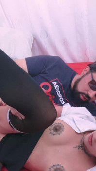 Sekretářka musí jít k šéfovi domů a je překvapená překvapením sexu