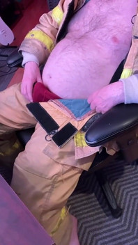 Sborro sui pantaloni di turnout del pompiere