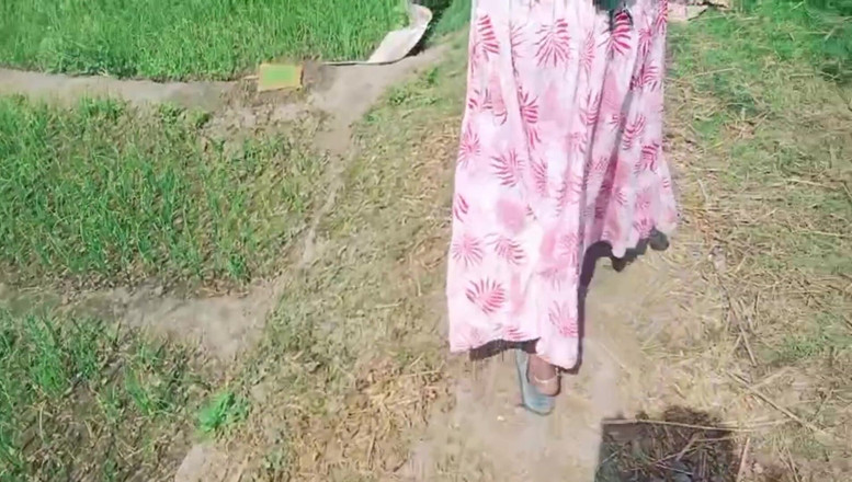 Bk Vlogs: Indianca Desi Bhabhi a fost futută în câmp