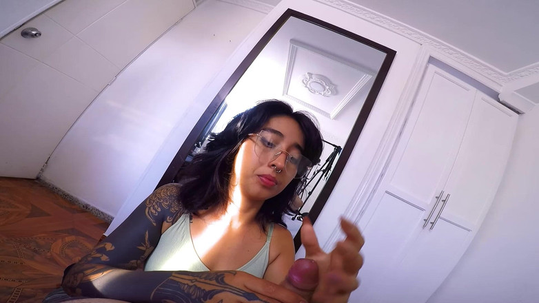 Ellie pink: Seksi dövmeli üniversiteli kızla ateşli oral seks