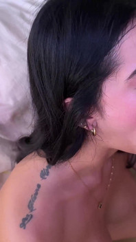 ¡NicolaneRiches está de vuelta con algunas tetas nuevas y cuerpo caliente!