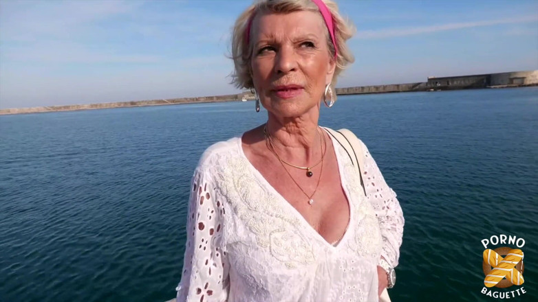 Porno Baguette: Eva 70 years old still wants two beautiful cocks
