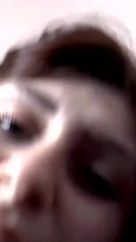 Gorąca mamuśka i nastolatka dostaje swoją cipkę wbitą przez ogromne kutasy w garażu i na łóżku