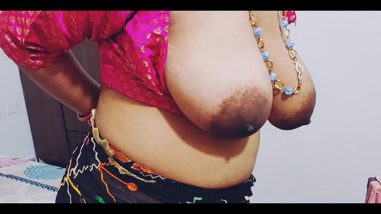 Desi Club House: Hintli üvey anne üvey oğlu tarafından zar zor sikiliyor