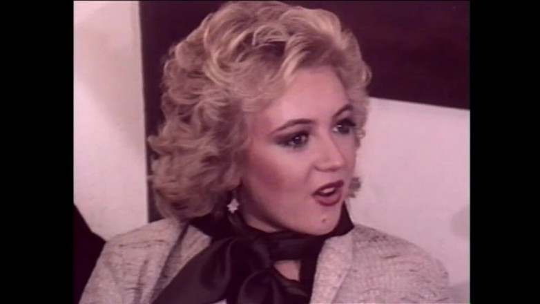 Vintage Usa: İki MILF becerdin ve büyük horoz tarafından ağızda boşaldı ve...