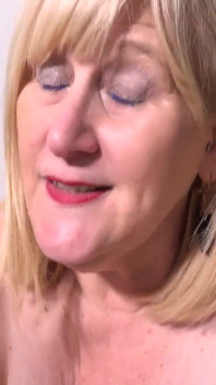 Auntjudys - Prsatá zralá BBW Catherine Can Potřebuje zahradníka pro její chlupatý bobr