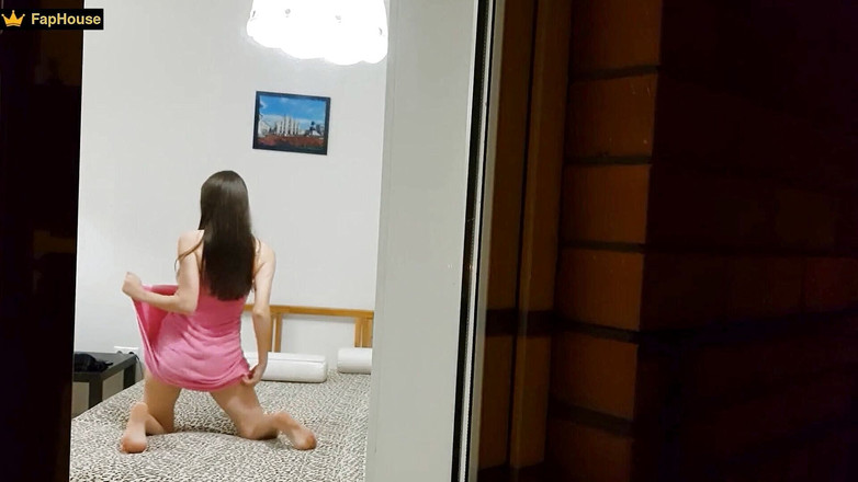 Alina Rai: 一个邻居操他的年轻继女。那是一个婊子！