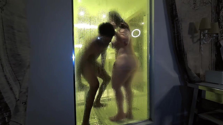 HARRYLONG007: Big Botty PAWG Es Criticada En La Ducha
