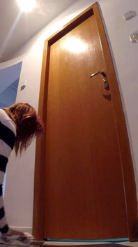 Sexy Redhead Teen Pee in Her Short Pants and Clean the Wet Floor
