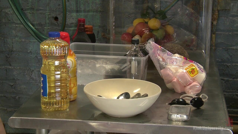 Kink University: Senzație sexy sploshing cu mâncare pentru joacă și durere