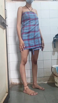 Shivani bhabhi và devar làm tình trong phòng tắm.