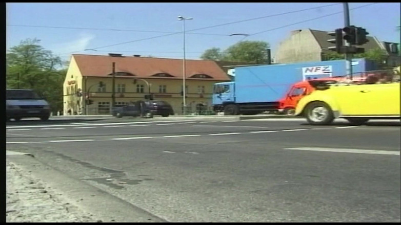 MMV Films: Крошка-блондинка сосет член в ванной и в машине