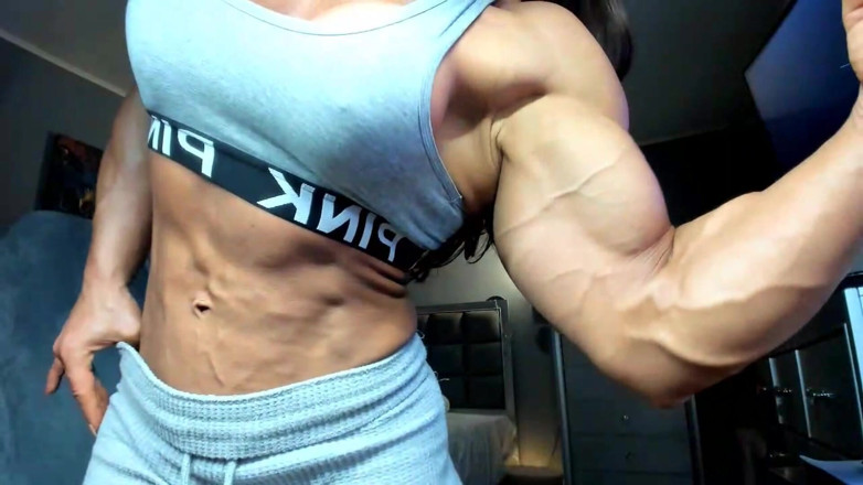 Alesyamuscledoll: Flexão e salto anal