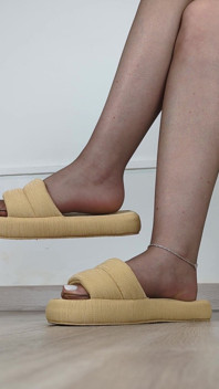 Jeu de chaussures, pendante et marche à la maison, pantoufles et collants (collection de chaussures) - Dame Olga