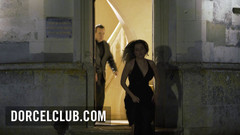 Dorcel Club: 丰满熟女把自己献给2个男人