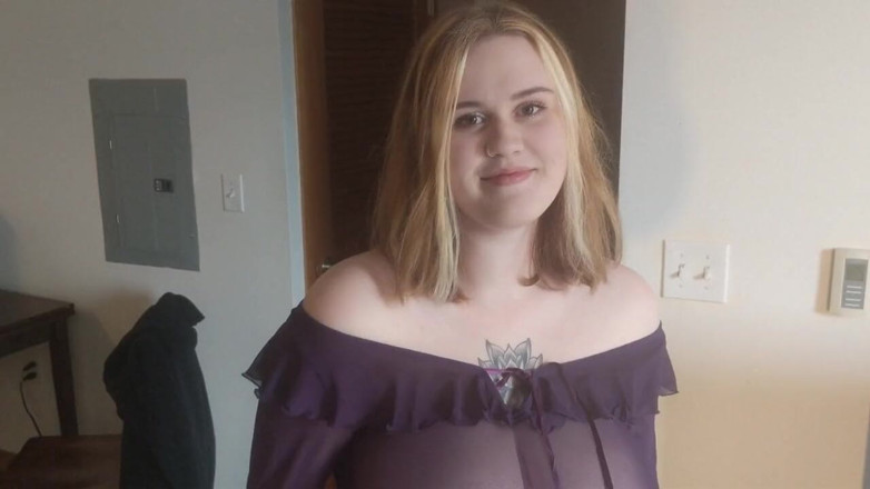 voyeurpervert: Primera visita al apartamento de Lizzie
