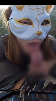 Vdaná žena se vzruší svým manželem a má sex v autě