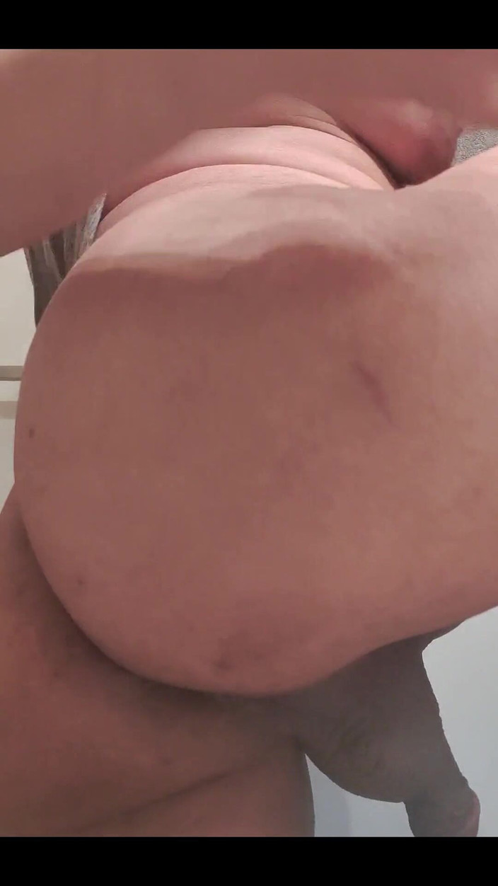 KNKY Bee: Moje velká díra bude pobít ptáky