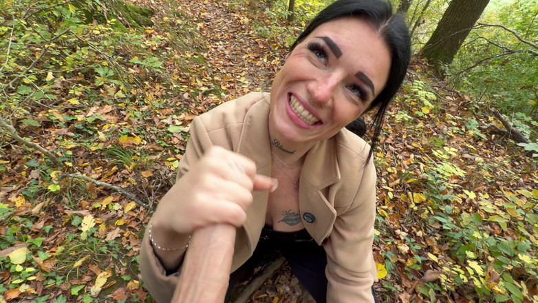 LizaRoxx: Deep &amp; Sloppy Deepthroat While Hiking in the German Alps