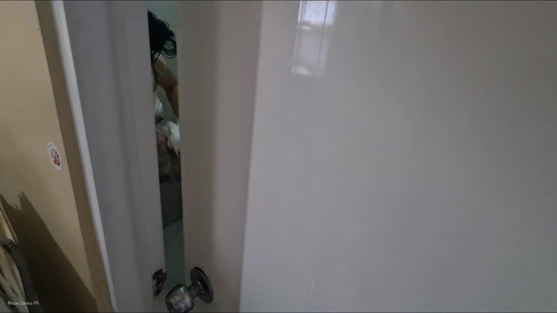 Pinay Viral Scandal: Memergoki saudara tiriku telanjang di kamar mandi, menyetubuhinya dengan keras...
