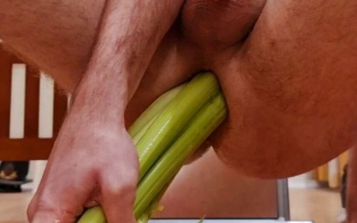 Mr. xxxxx: Celery의 풀 헤드로 내 쪼이는 엉덩이의 한계를 뛰어넘다